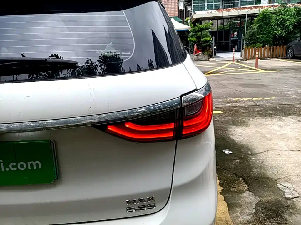 BYD MAX New Energy — миниатюра 8