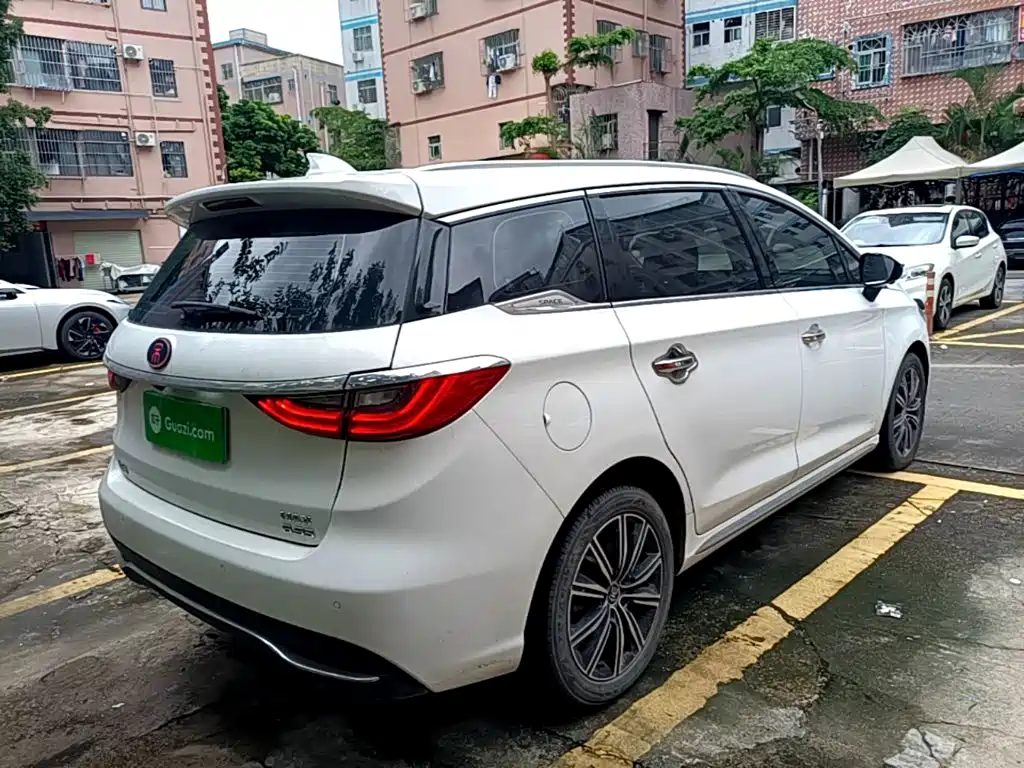 BYD MAX New Energy — миниатюра 7