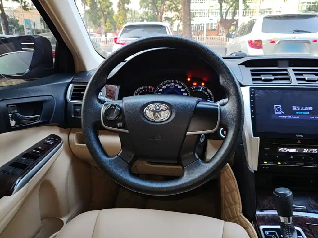 Toyota Camry — миниатюра 11