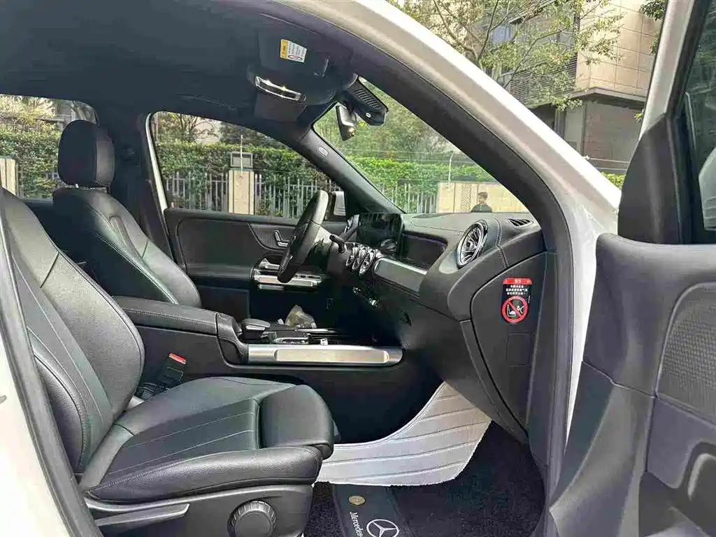 Mercedes-Benz GLB — миниатюра 8