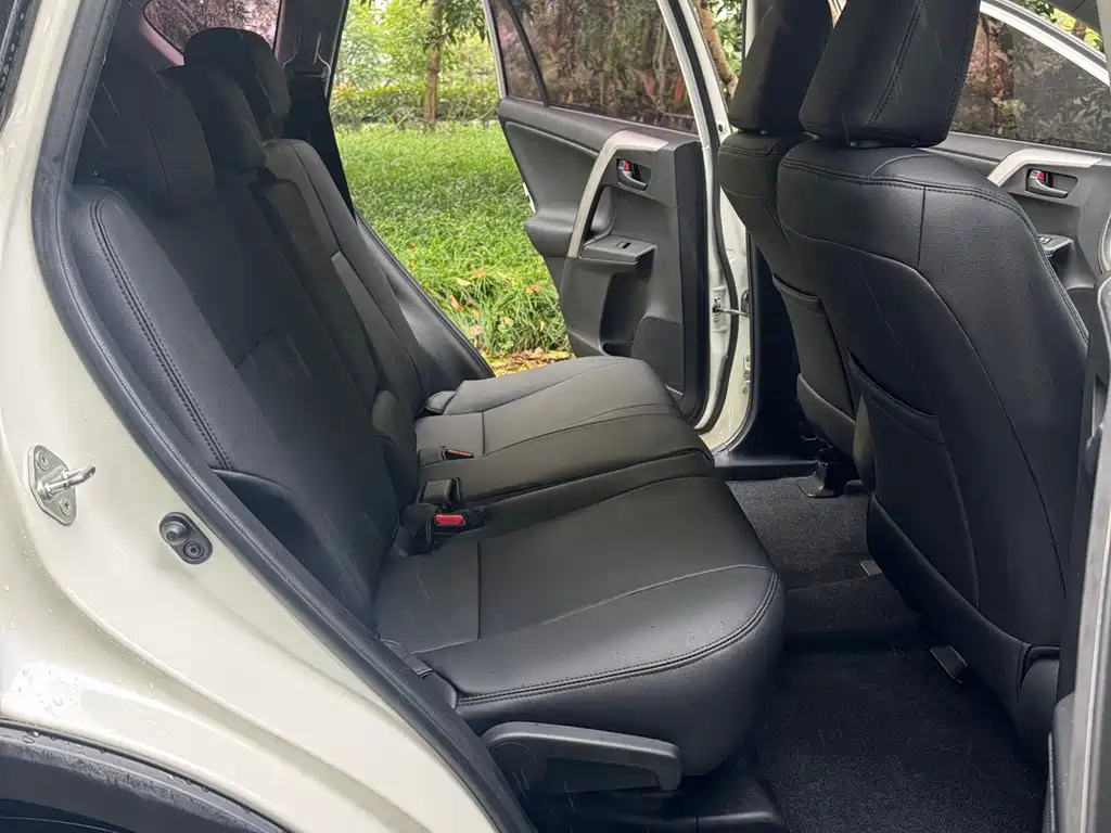 Toyota RAV4 — миниатюра 14