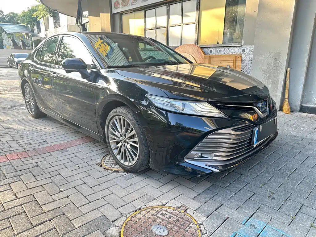 Toyota Camry - фото 3