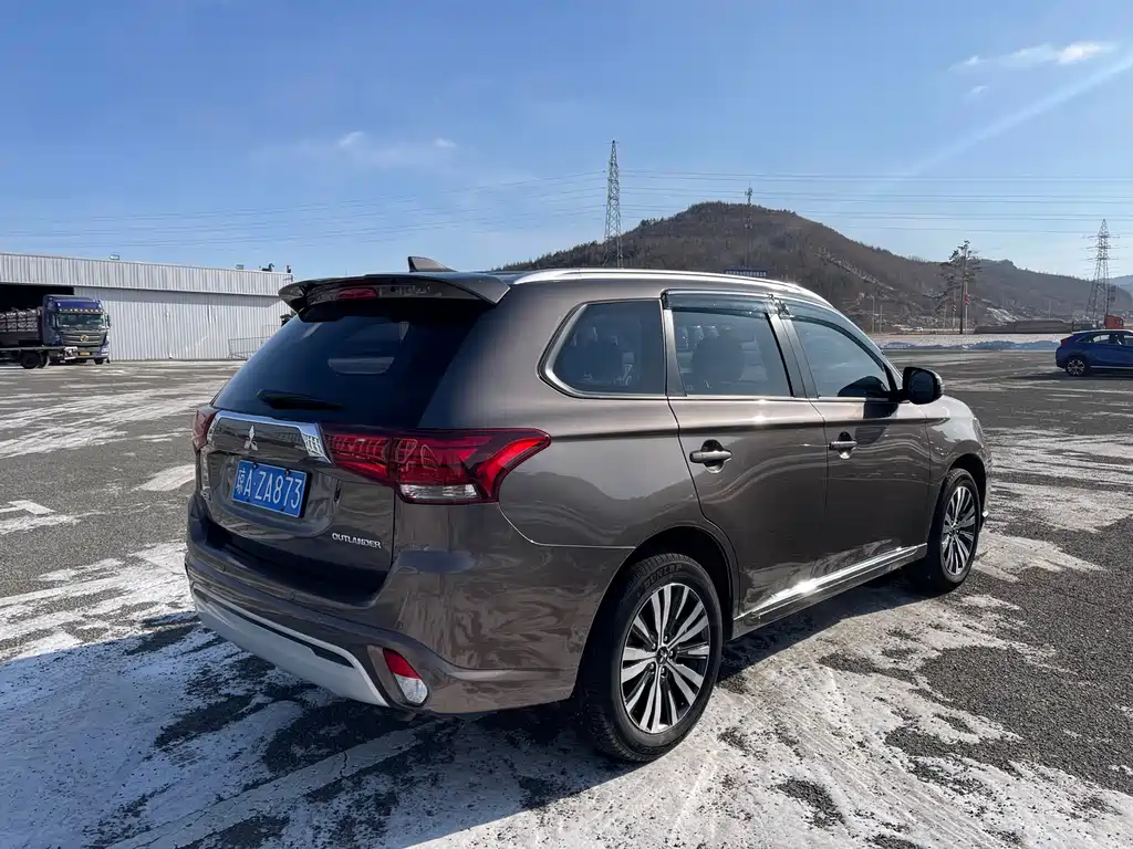 MITSUBISHI OUTLANDER