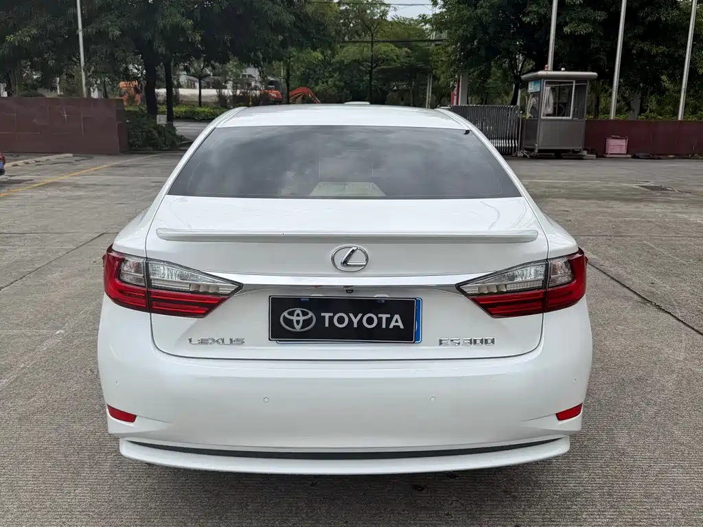 Lexus ES — миниатюра 5