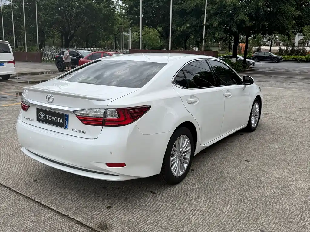 Lexus ES — миниатюра 6