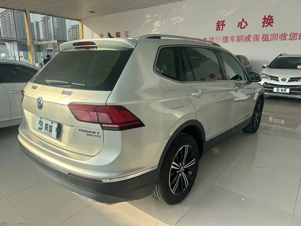 VOLKSWAGEN TIGUAN L