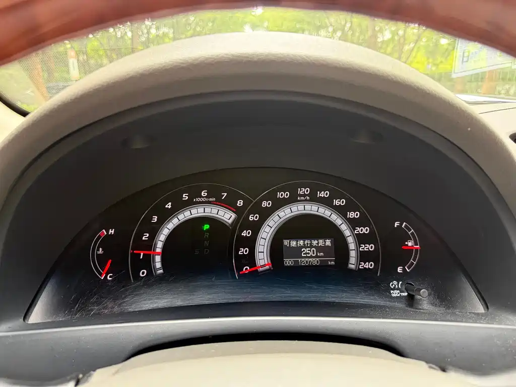 Toyota Camry — миниатюра 9