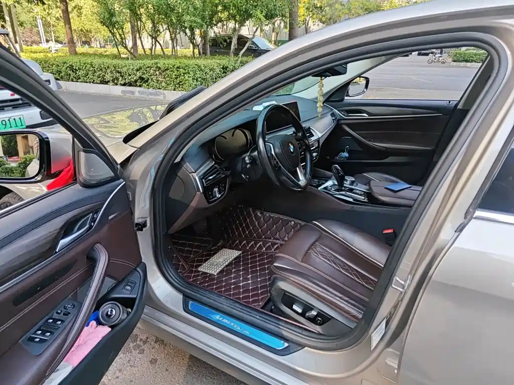 BMW 5 Series — миниатюра 14