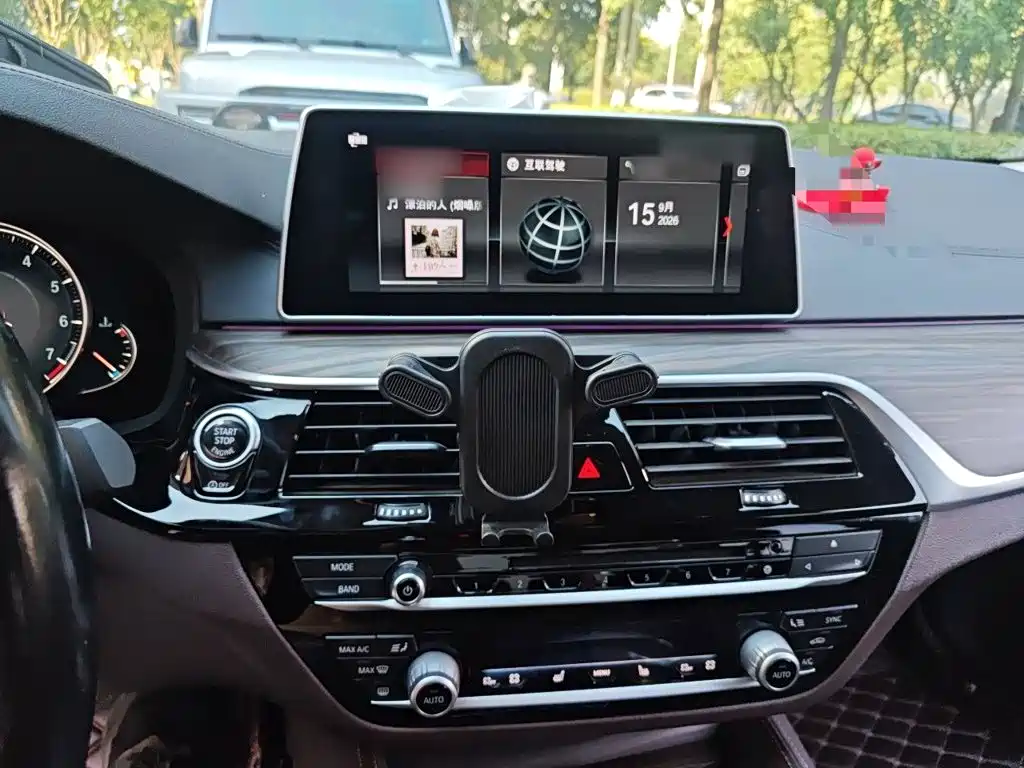 BMW 5 Series — миниатюра 6