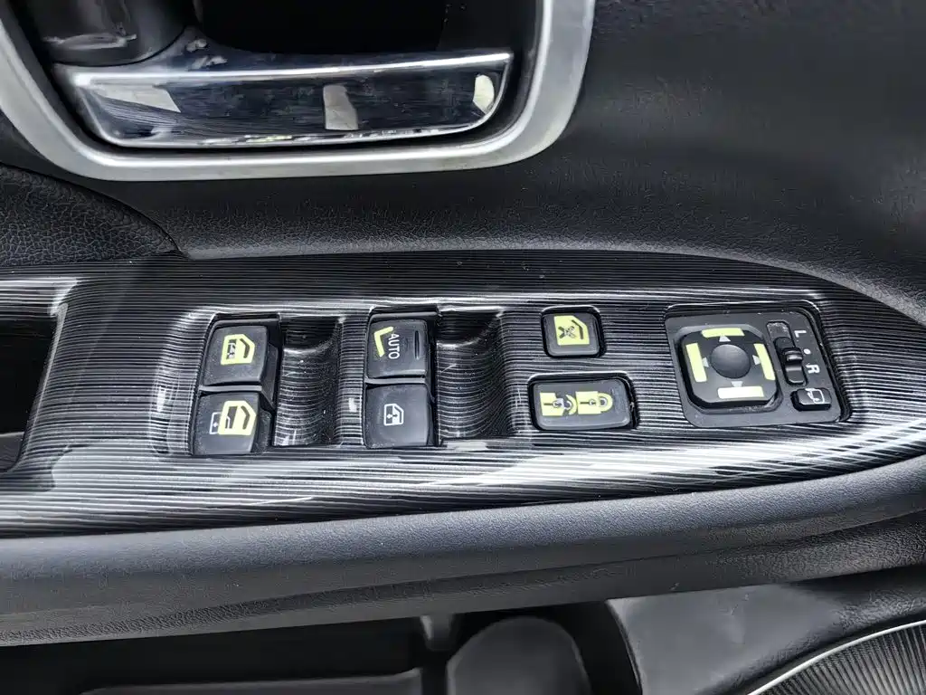 Mitsubishi Outlander — миниатюра 9