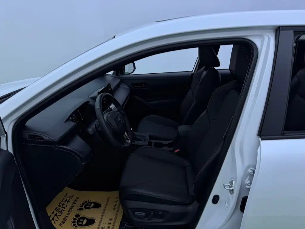 Toyota Corolla Cross — миниатюра 23