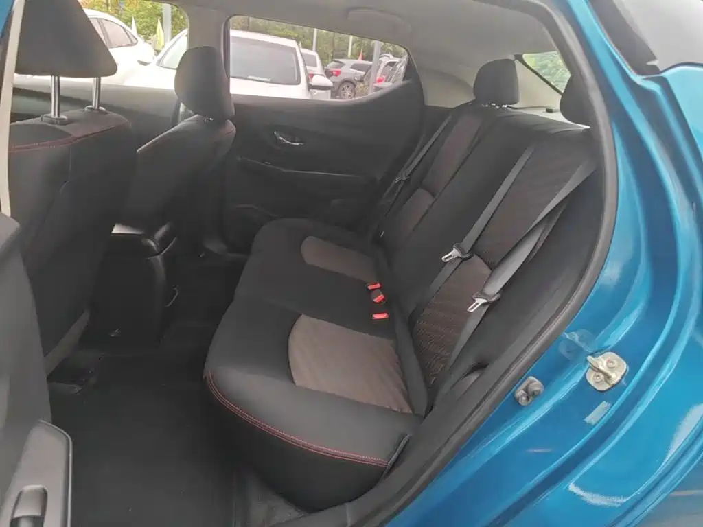 Nissan Bluebird — миниатюра 17