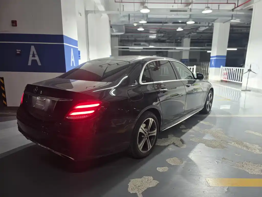Mercedes-Benz E-Class — миниатюра 2