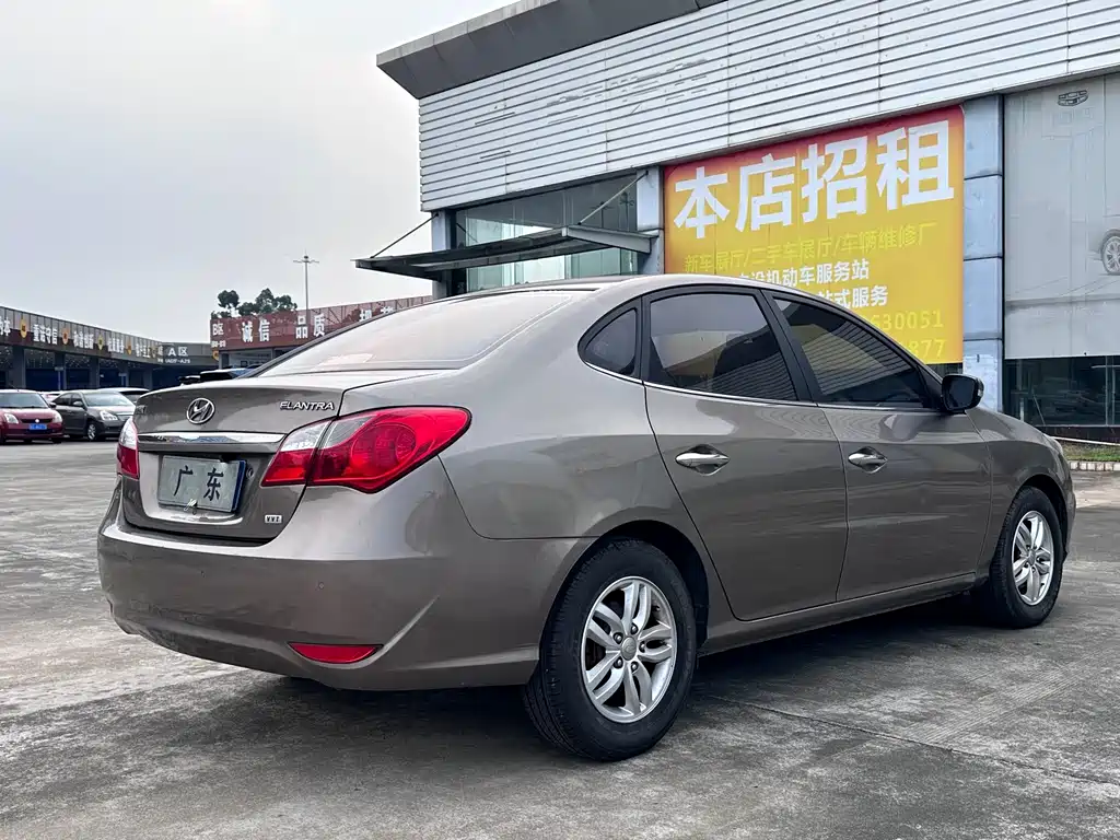 Hyundai Elantra — миниатюра 7