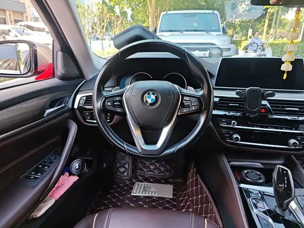 BMW 5 Series — миниатюра 3