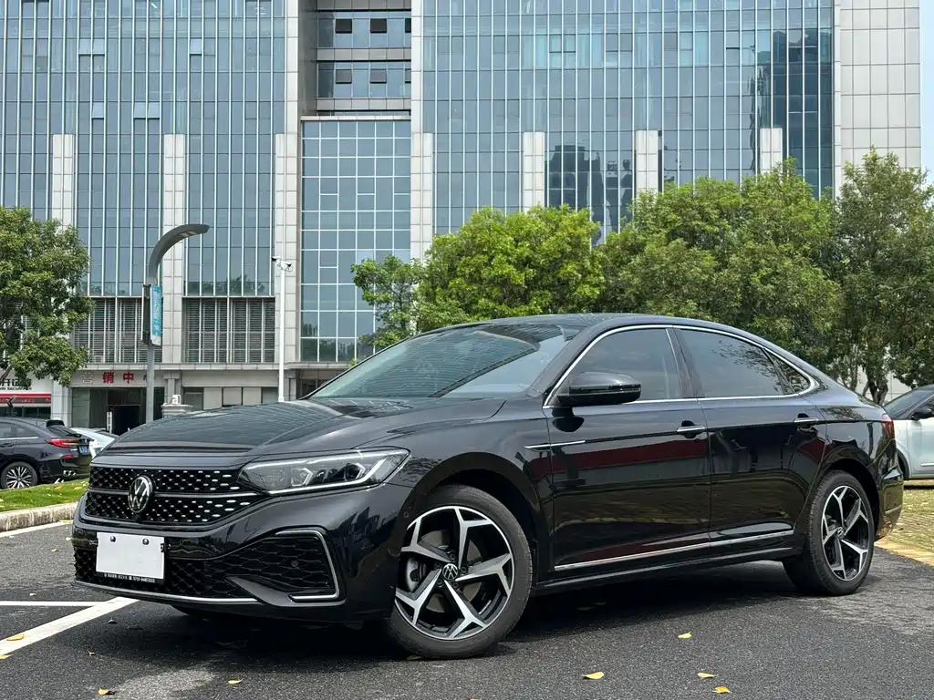 帕萨特 2023款 330TSI 星空尊贵版