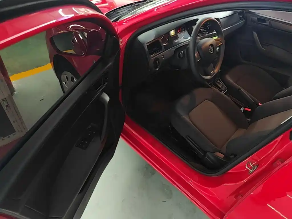 Skoda Rapid Spaceback — миниатюра 16