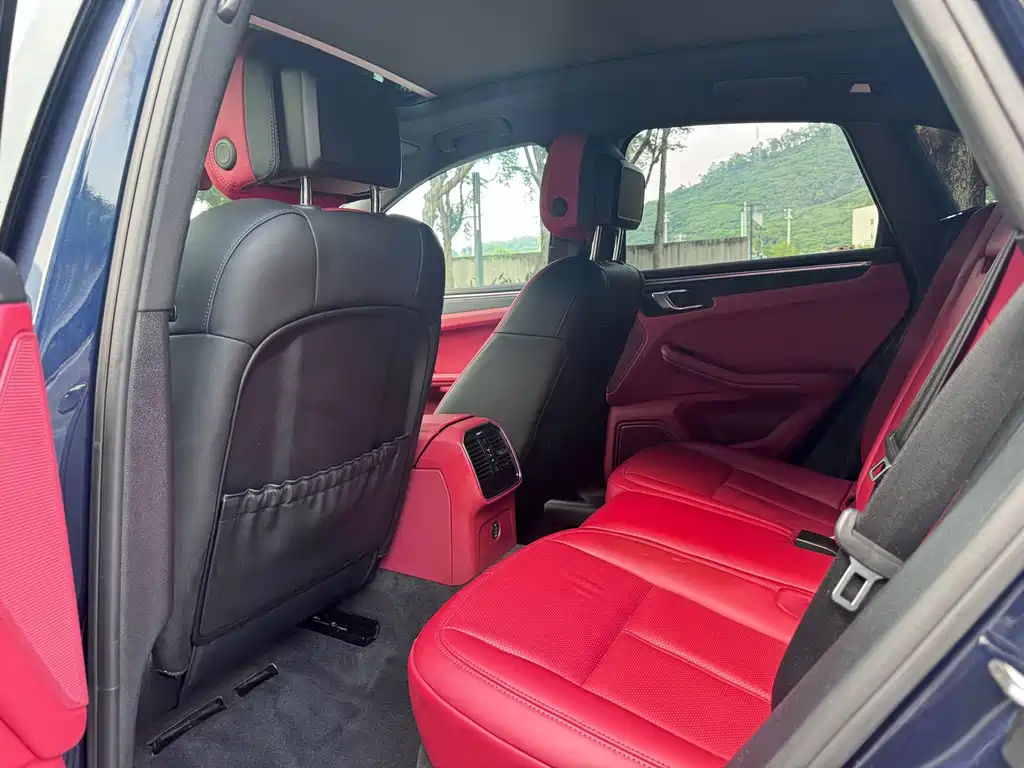 Porsche Macan — миниатюра 7