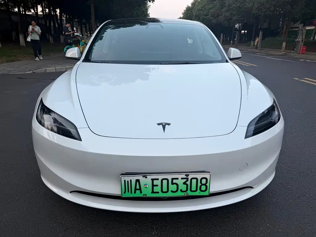 Tesla Model 3 — миниатюра 2