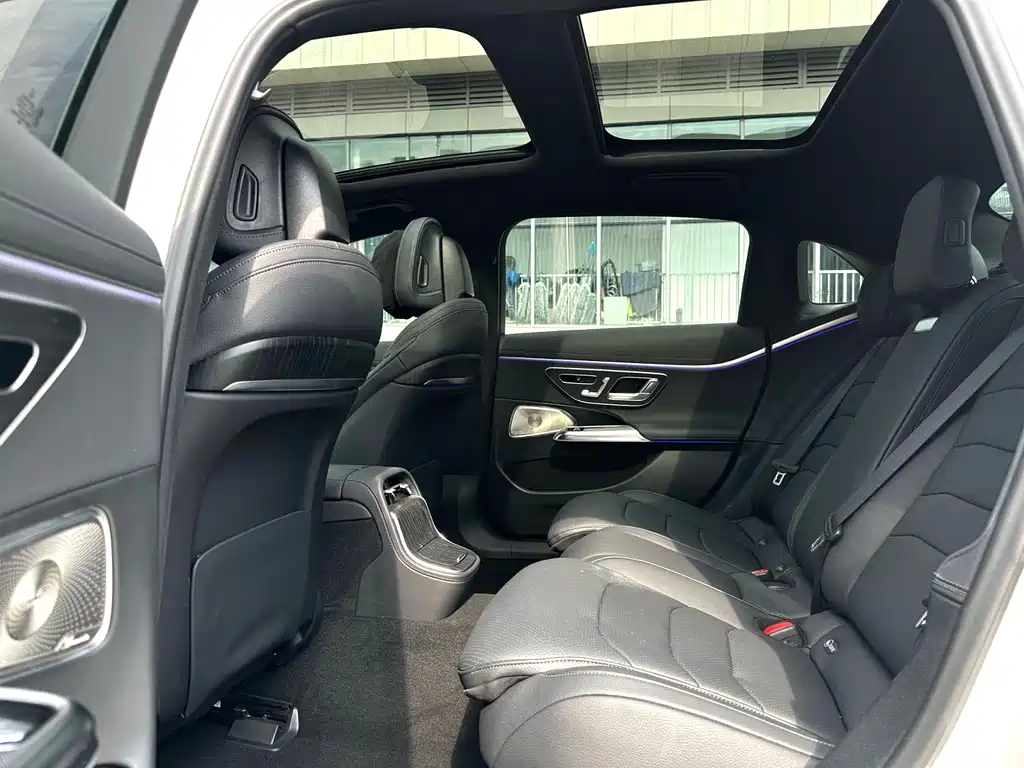 Mercedes-Benz E-Class — миниатюра 3