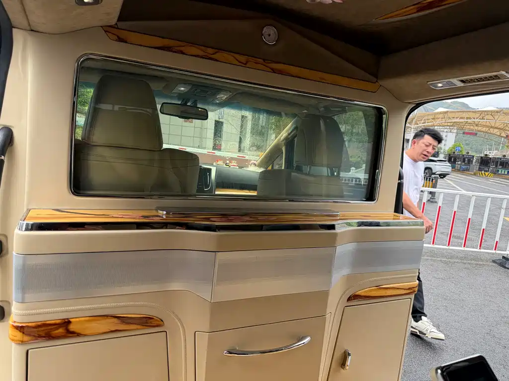 Toyota Alphard — миниатюра 9