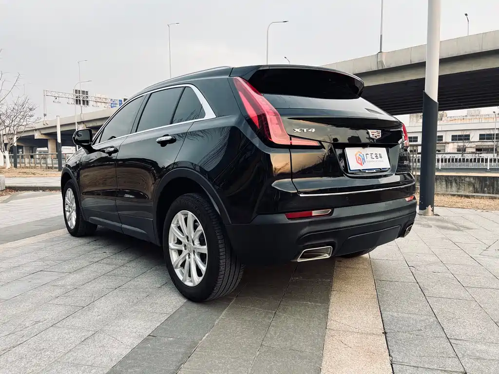CADILLAC XT4