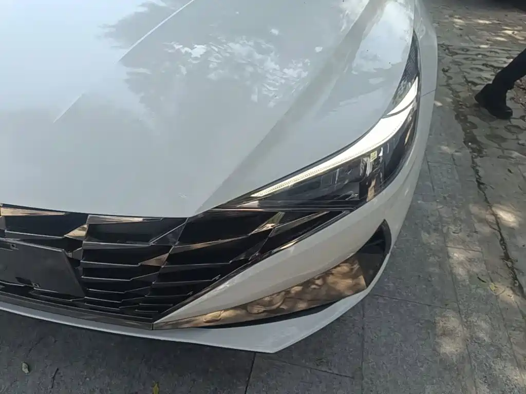 Hyundai Elantra — миниатюра 24