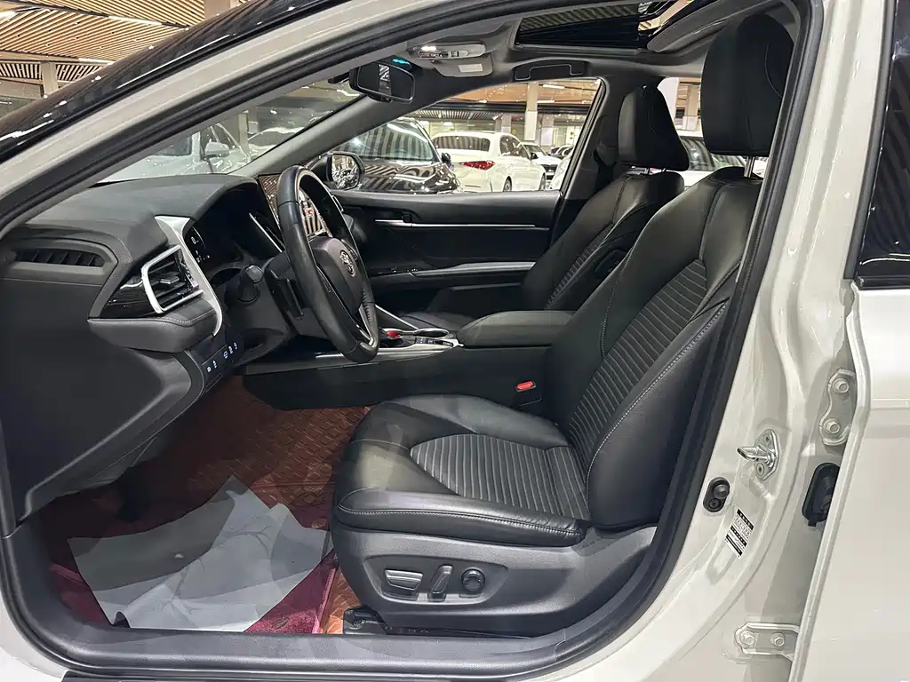 Toyota Camry — миниатюра 5
