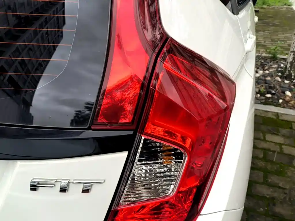 Honda Fit — миниатюра 8