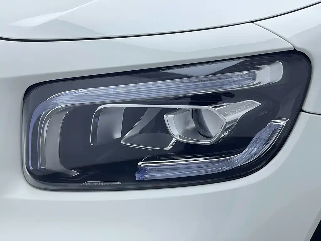 Mercedes-Benz GLB — миниатюра 11