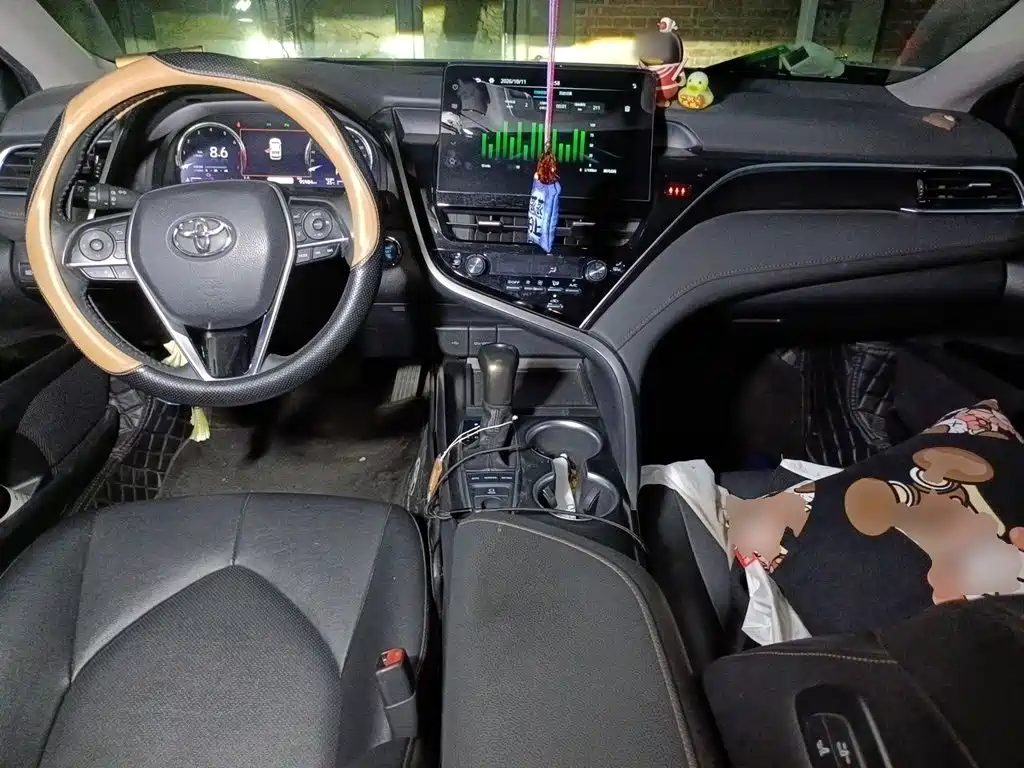 Toyota Camry — миниатюра 5