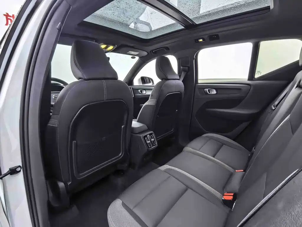 Volvo XC40 — миниатюра 8