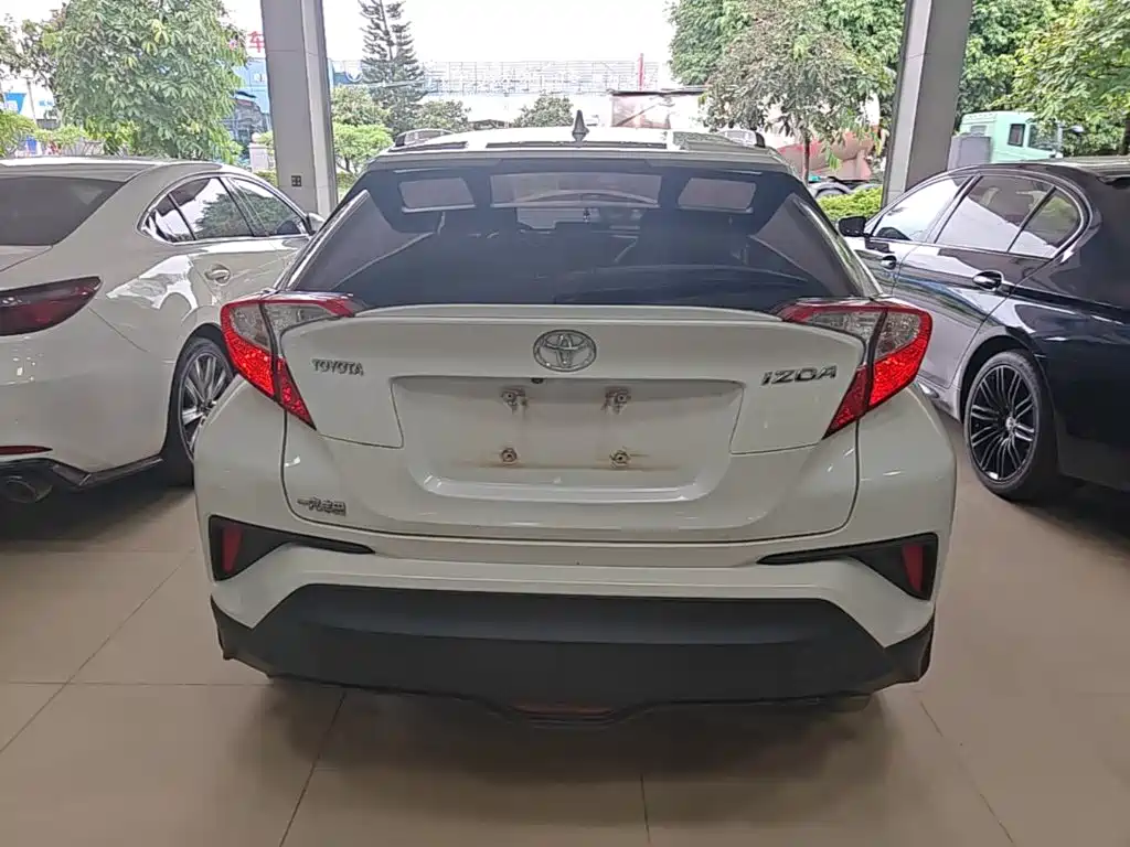 Toyota IZOA — миниатюра 6