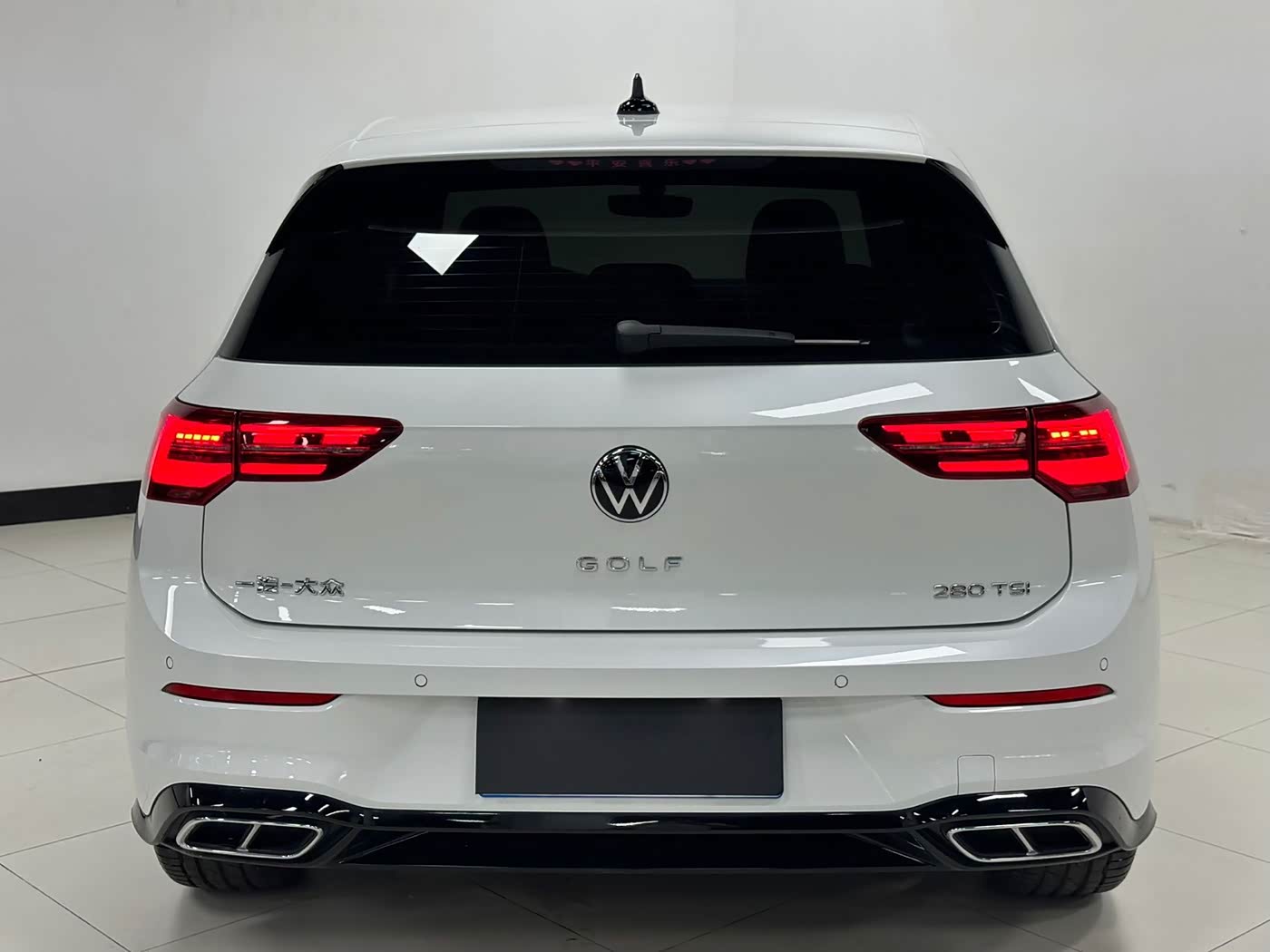 Volkswagen Golf 1.4 л 2023 г. Белый, пробег 19000 км