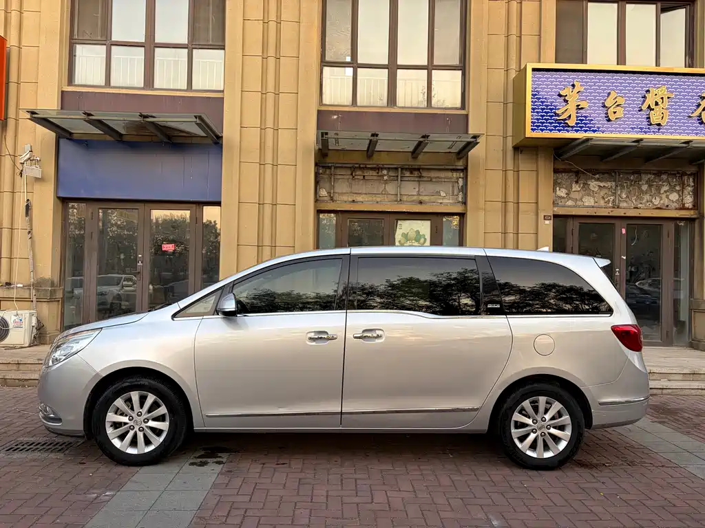 Buick GL8 — миниатюра 3
