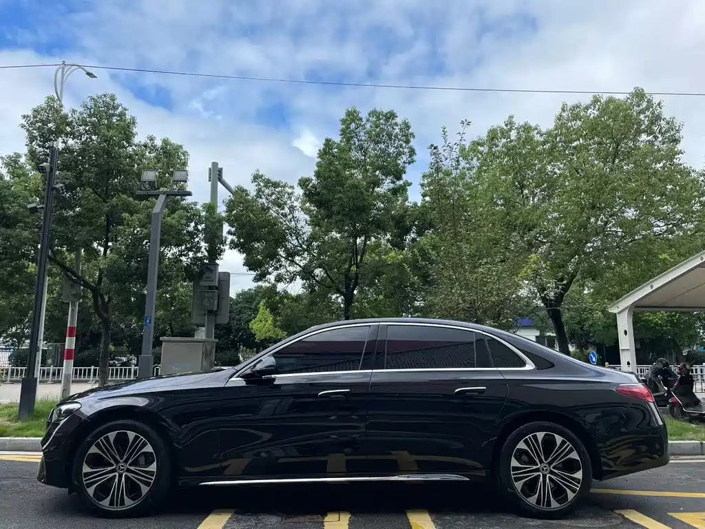 Mercedes-Benz E-Class — миниатюра 9
