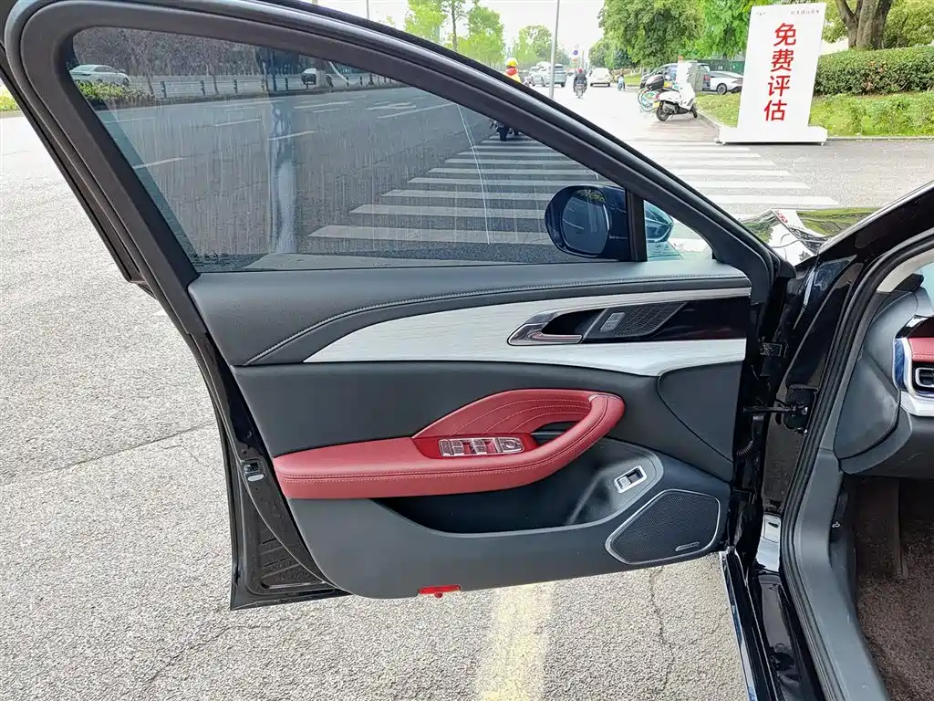 Hongqi H5 2025 1.5T DCT