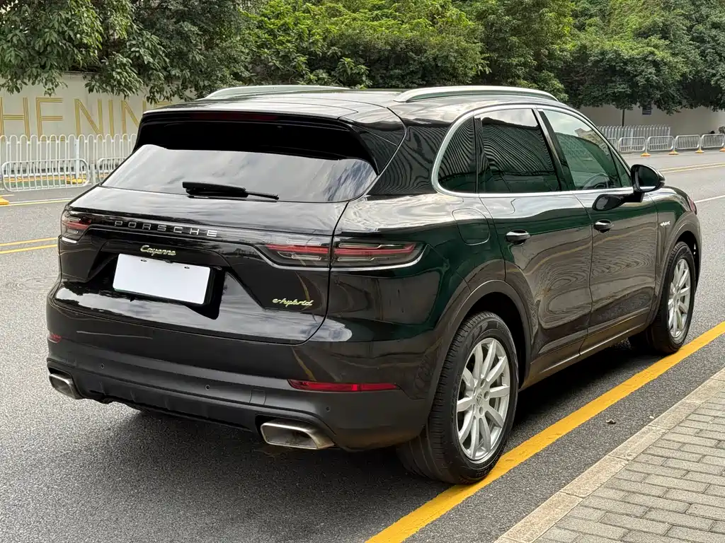 Porsche Cayenne Hybrid — миниатюра 4