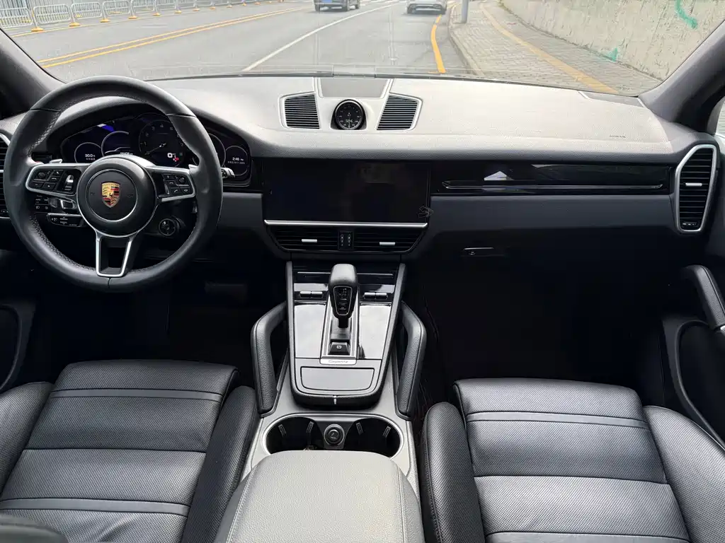 Porsche Cayenne Hybrid — миниатюра 12