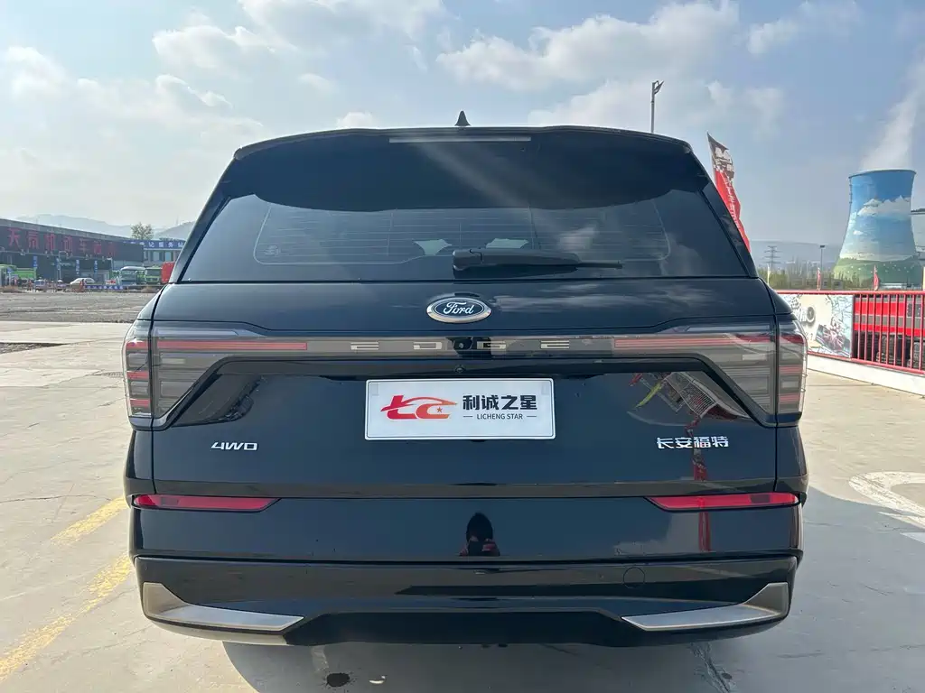 Ford Edge 2023 L 2.0T EcoBoost мест