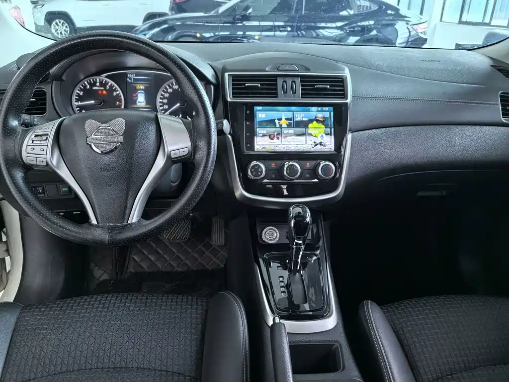 Nissan Tiida — миниатюра 10