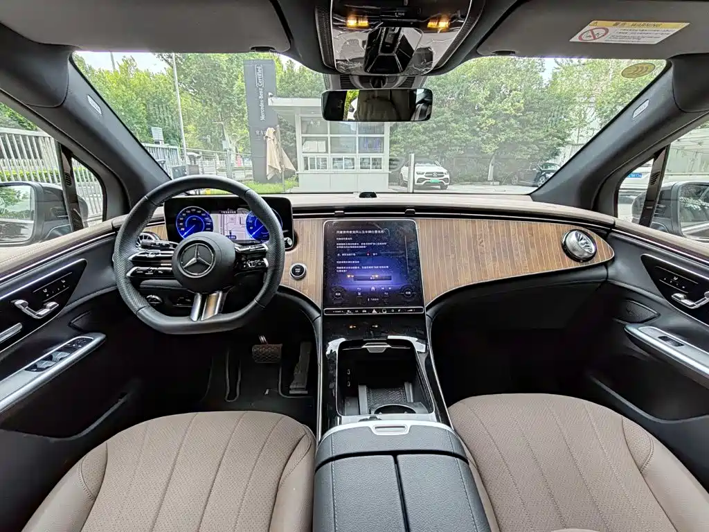 Mercedes-Benz EQE SUV — миниатюра 7