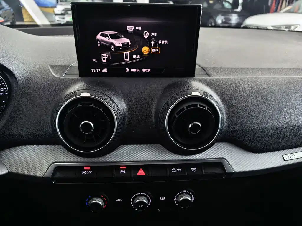 Audi Q2L — миниатюра 9