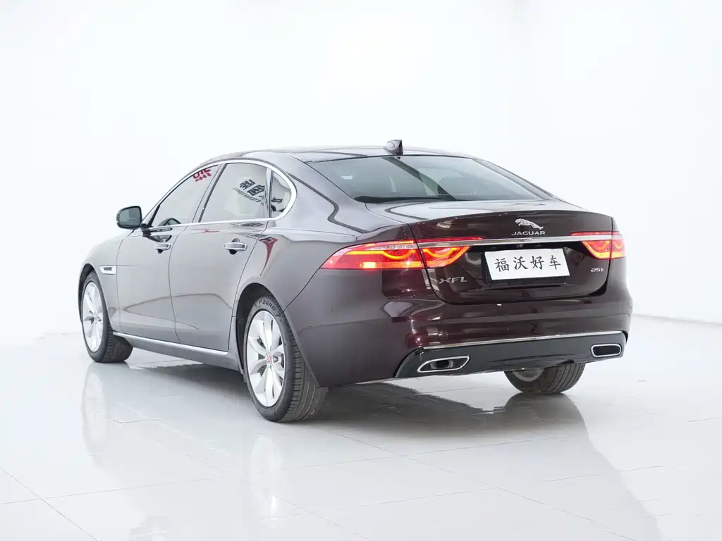 Jaguar XFL — миниатюра 5