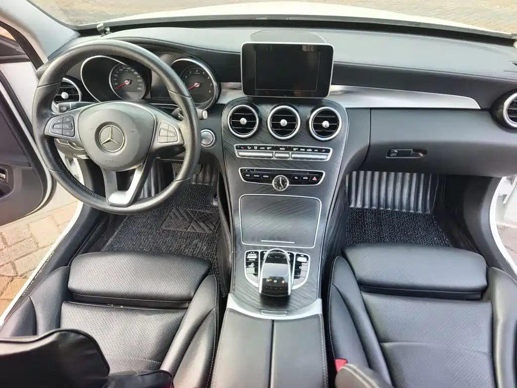 Mercedes-Benz C-Class — миниатюра 13