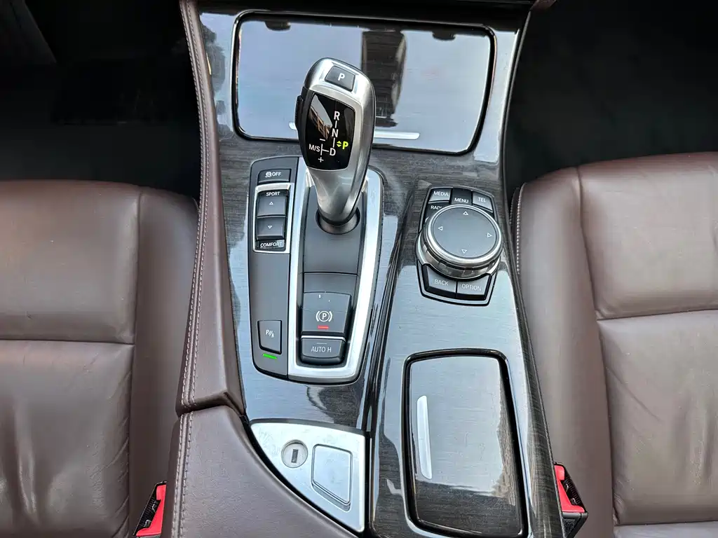 BMW 5 Series — миниатюра 22