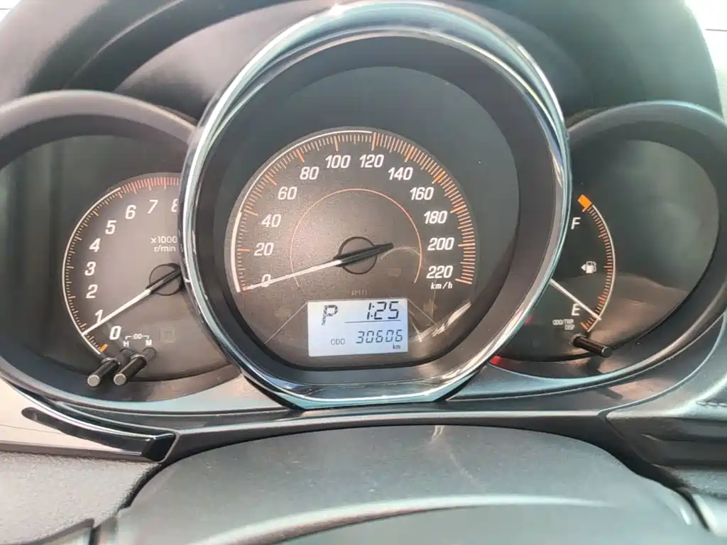 Toyota Yaris L — миниатюра 12