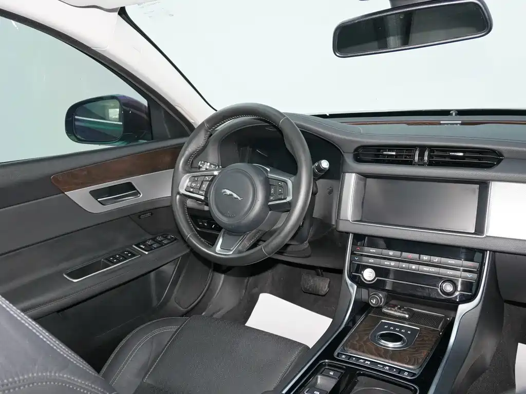 Jaguar XFL — миниатюра 7