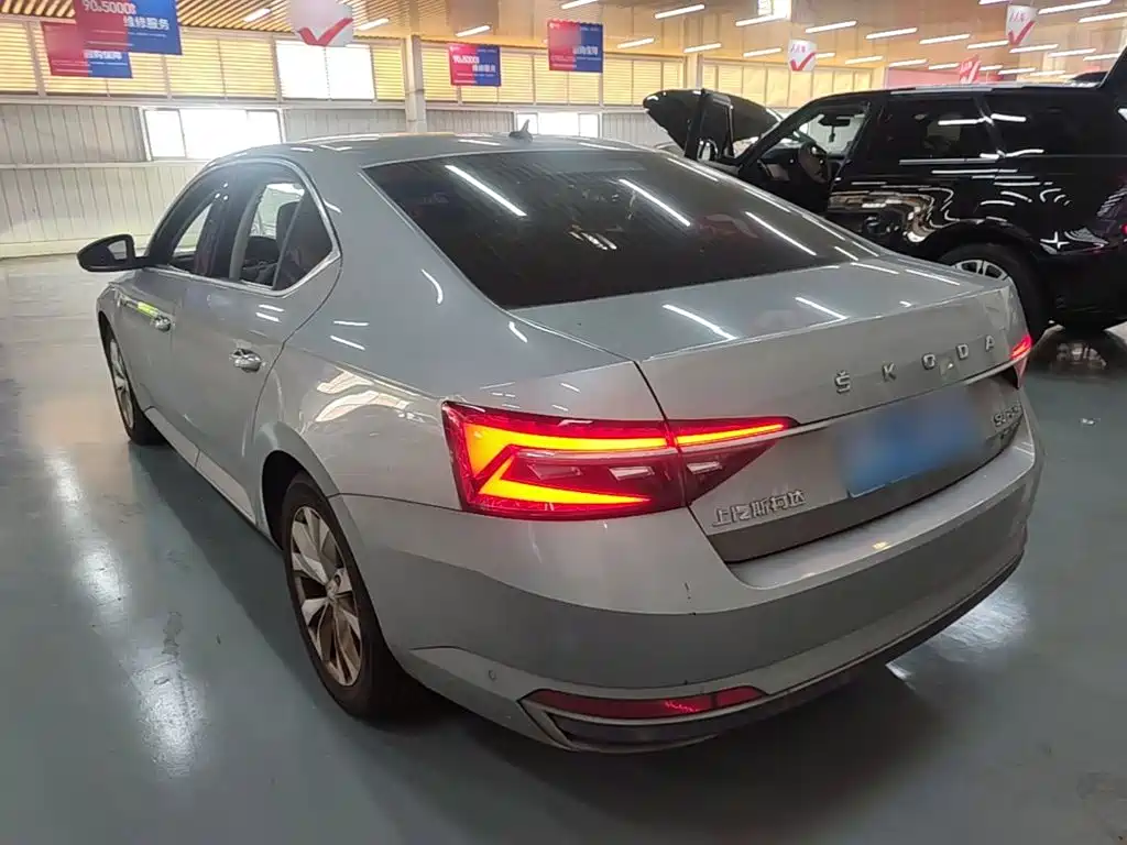 Skoda Superb — миниатюра 5