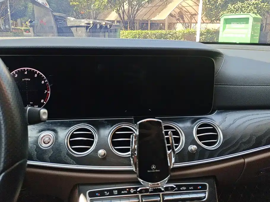 Mercedes-Benz E-Class — миниатюра 13